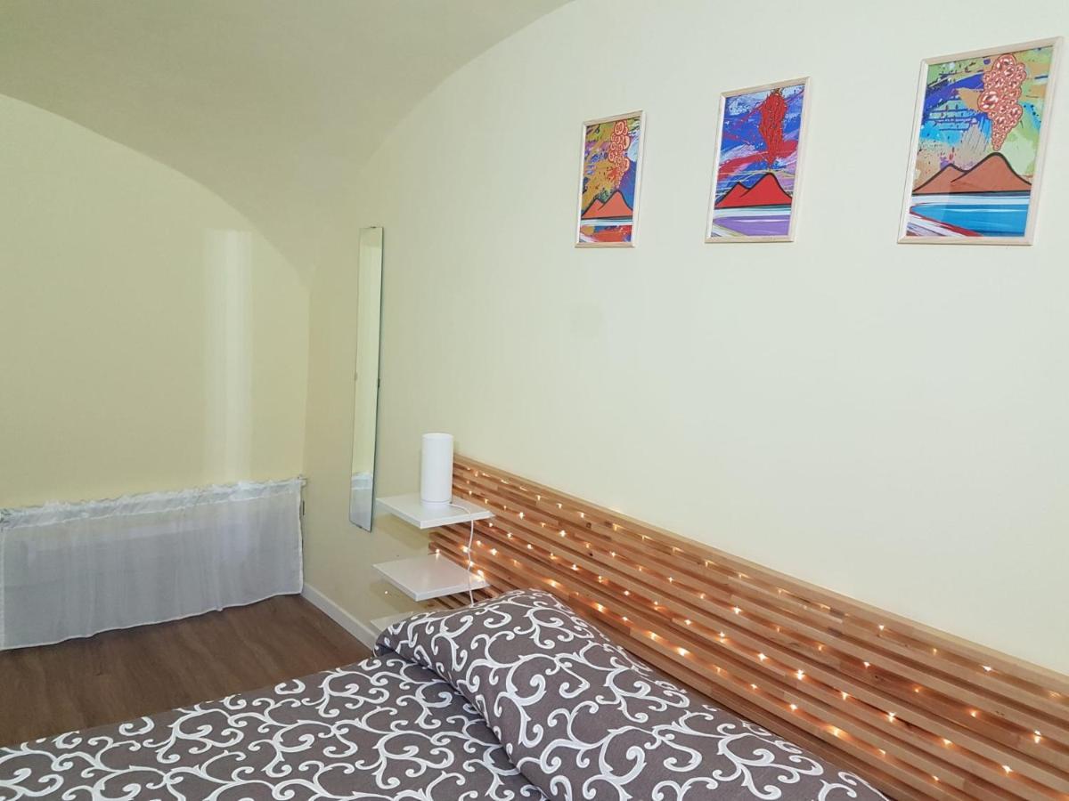 Rega Holiday House Неаполь Экстерьер фото